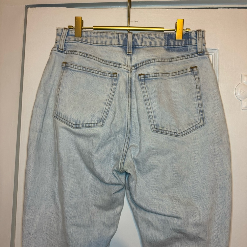 Abercrombie & Fitch The Mom High Rise Light Wash Denim Jean Size 6 - Picture 11 of 16